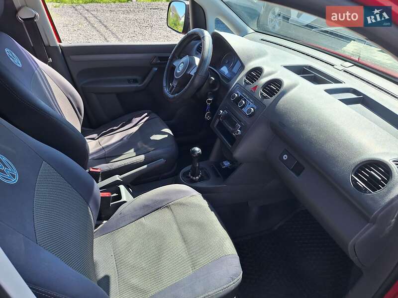 Грузовой фургон Volkswagen Caddy 2012 в Ужгороде