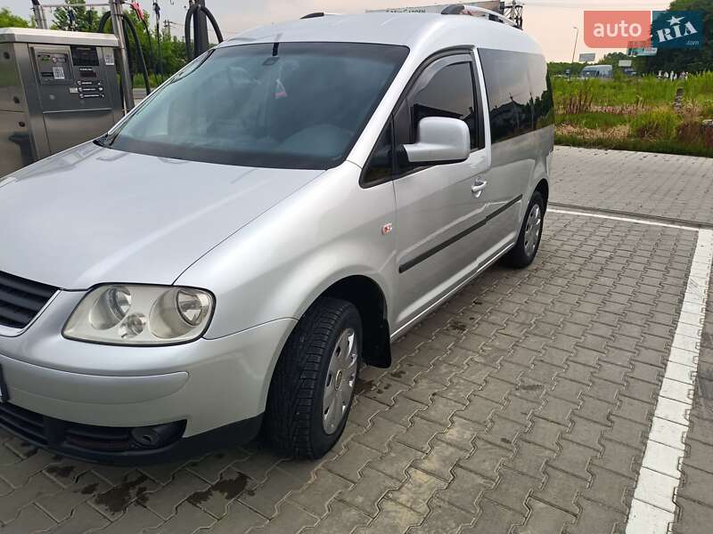 Минивэн Volkswagen Caddy 2010 в Черновцах