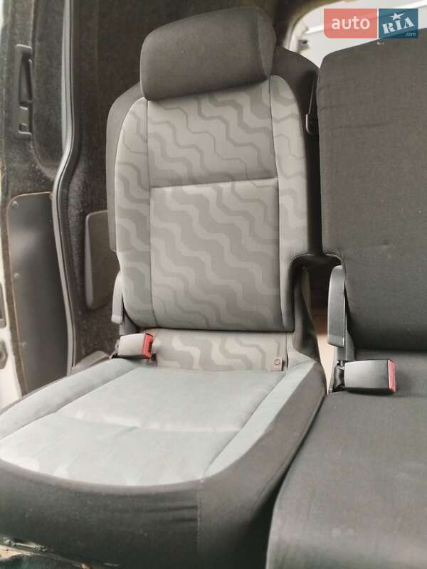 Вантажопасажирський фургон Volkswagen Caddy 2012 в Білій Церкві