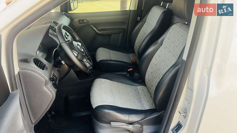 Грузопассажирский фургон Volkswagen Caddy 2011 в Кривом Роге