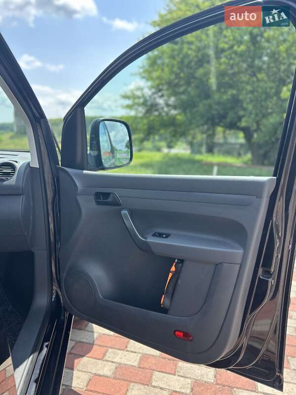 Мінівен Volkswagen Caddy 2012 в Києві