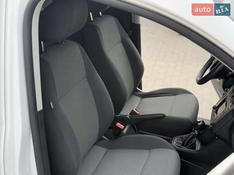 Вантажний фургон Volkswagen Caddy 2015 в Теребовлі