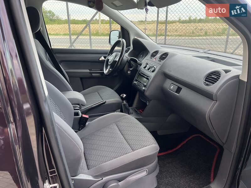 Минивэн Volkswagen Caddy 2010 в Львове