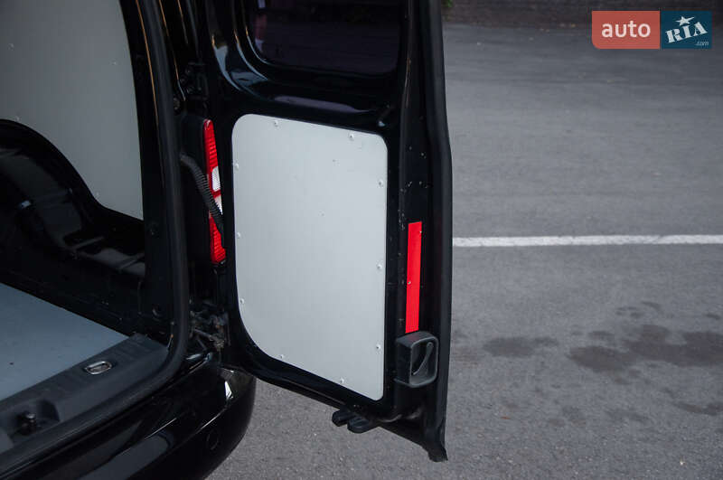 Грузовой фургон Volkswagen Caddy 2011 в Каменском