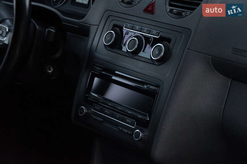 Грузовой фургон Volkswagen Caddy 2011 в Каменском