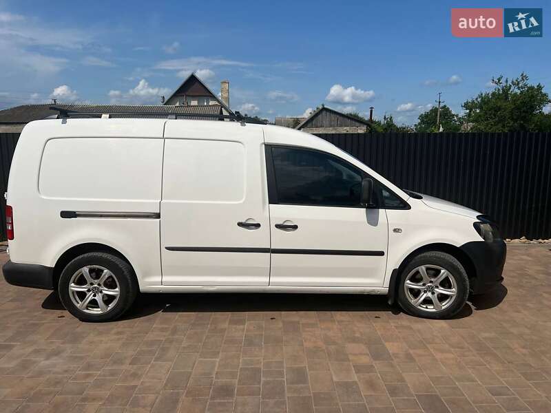 Грузовой фургон Volkswagen Caddy 2012 в Любешове