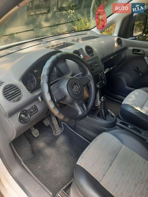 Минивэн Volkswagen Caddy 2011 в Ватутино