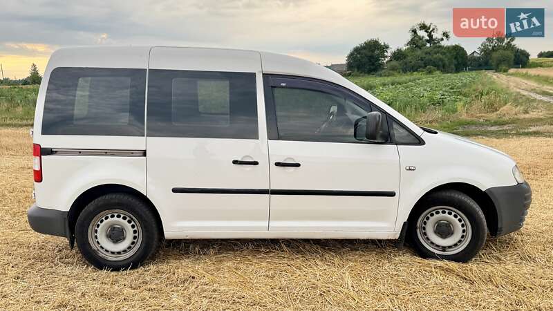 Минивэн Volkswagen Caddy 2010 в Киеве