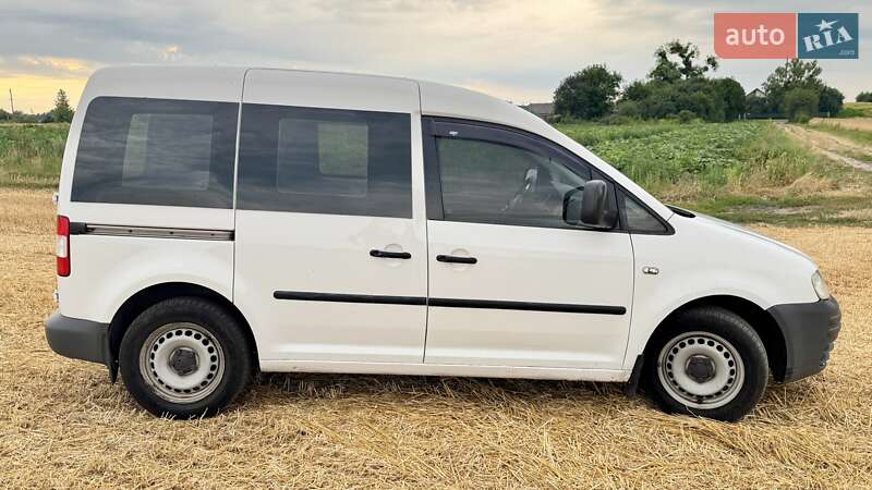 Минивэн Volkswagen Caddy 2010 в Киеве