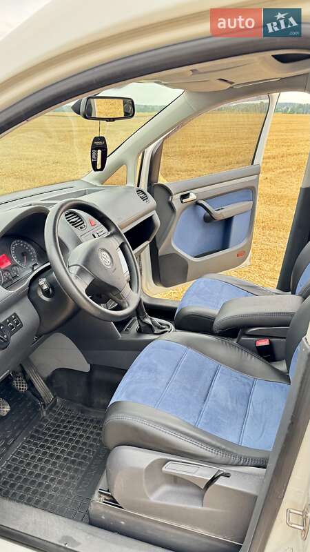 Минивэн Volkswagen Caddy 2010 в Киеве