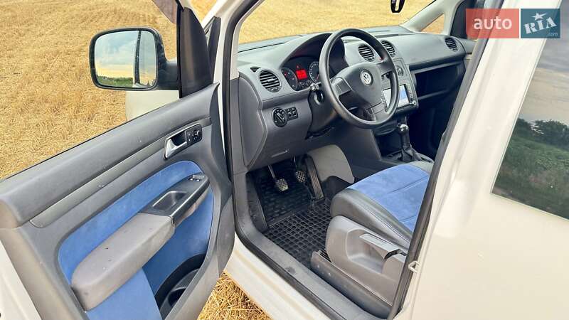 Минивэн Volkswagen Caddy 2010 в Киеве