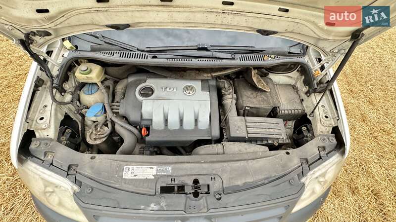 Минивэн Volkswagen Caddy 2010 в Киеве