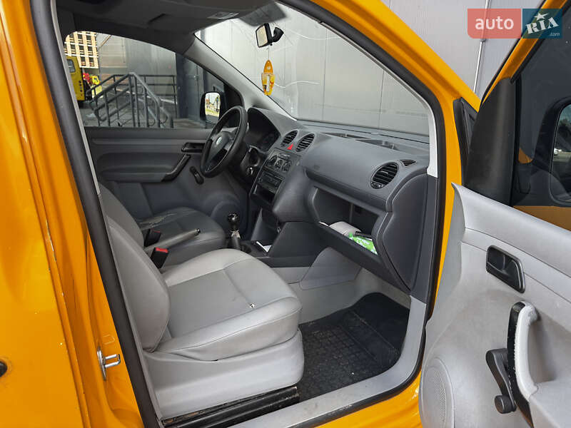 Грузовой фургон Volkswagen Caddy 2006 в Киеве