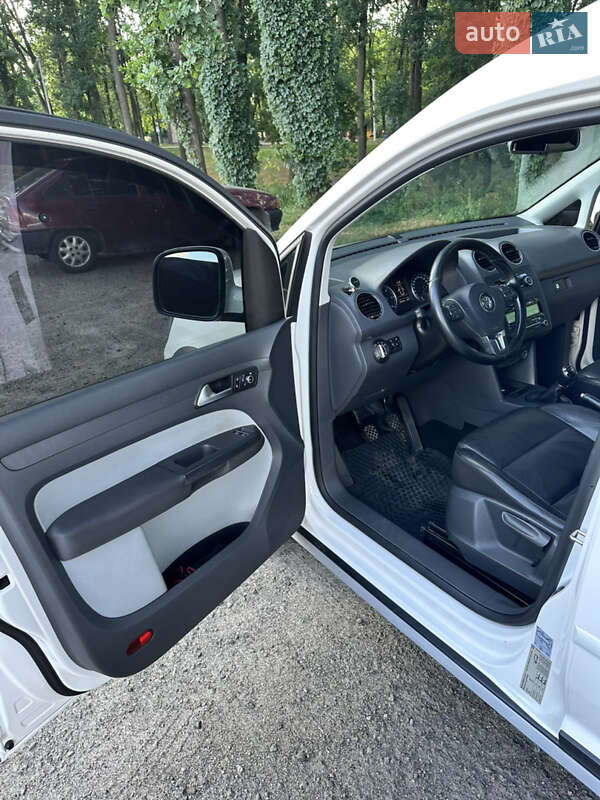 Минивэн Volkswagen Caddy 2015 в Киеве