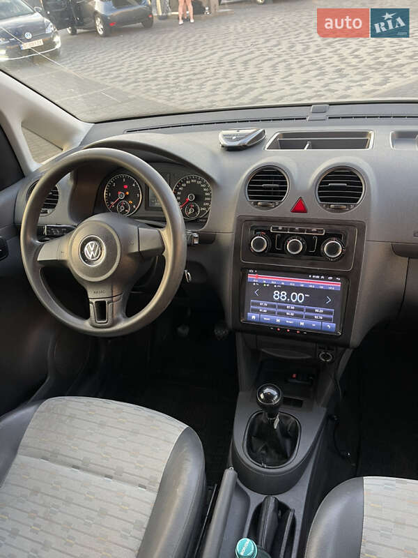 Грузопассажирский фургон Volkswagen Caddy 2011 в Мукачево