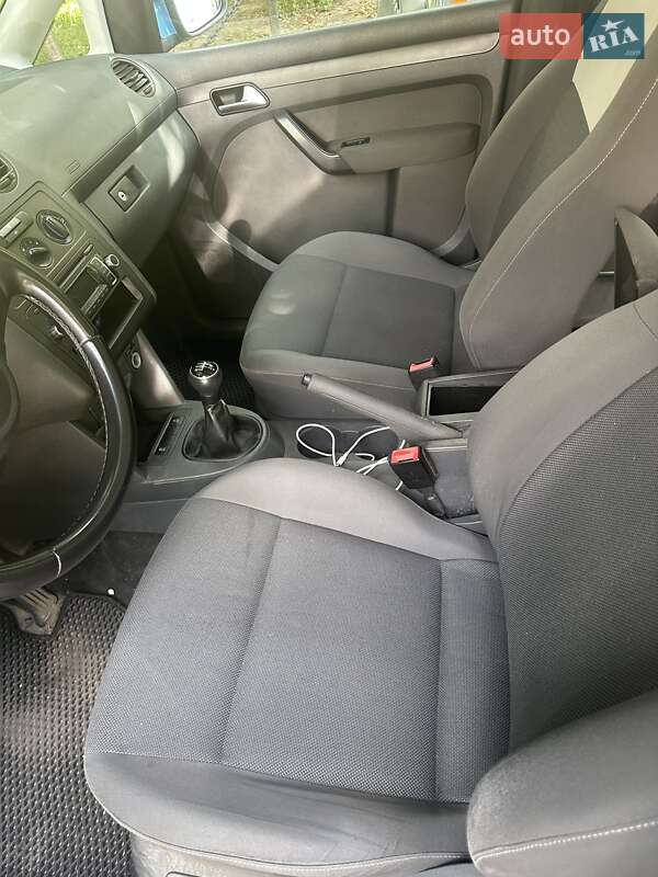Минивэн Volkswagen Caddy 2011 в Киеве
