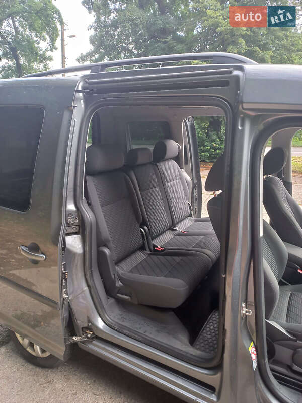 Мінівен Volkswagen Caddy 2010 в Чернівцях