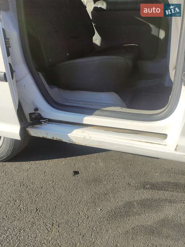 Минивэн Volkswagen Caddy 2009 в Ровно