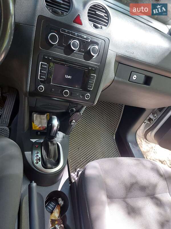 Минивэн Volkswagen Caddy 2011 в Черновцах