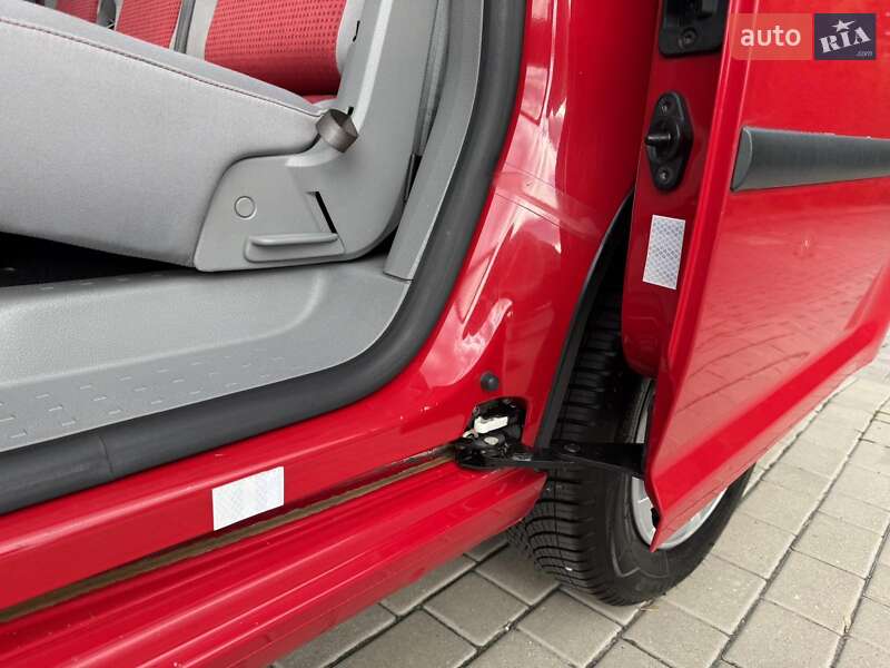 Мінівен Volkswagen Caddy 2009 в Хмельницькому