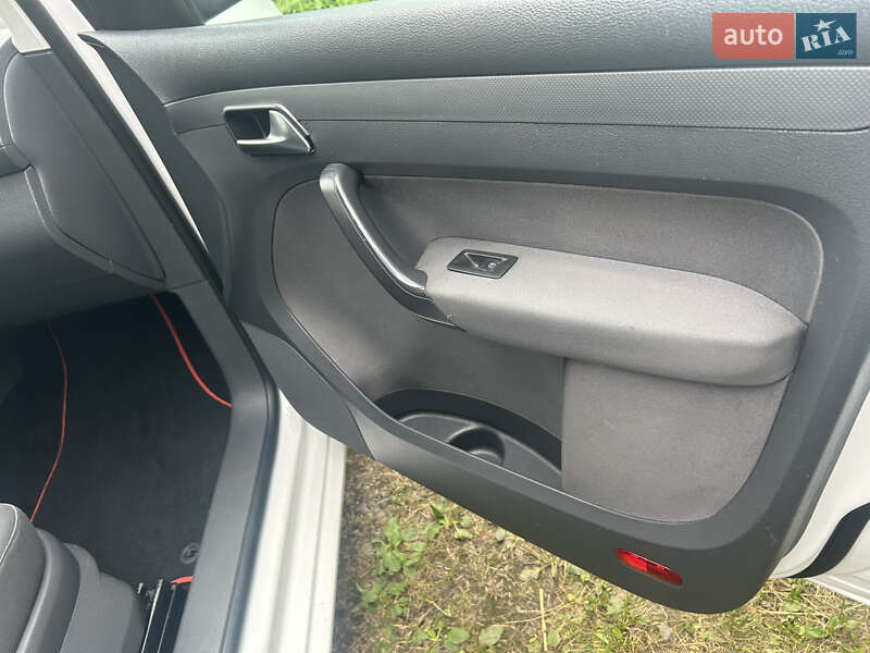 Мінівен Volkswagen Caddy 2011 в Нововолинську