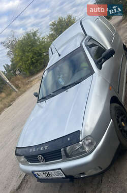 Грузовой фургон Volkswagen Caddy 2003 в 