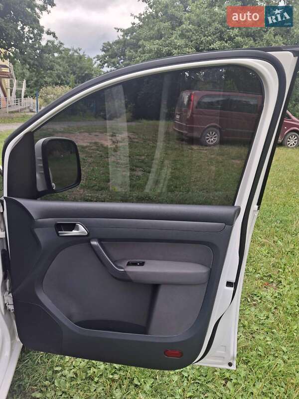 Минивэн Volkswagen Caddy 2013 в Ужгороде