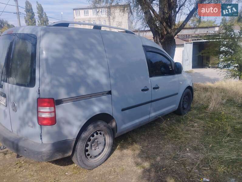 Вантажний фургон Volkswagen Caddy 2011 в Дніпрі