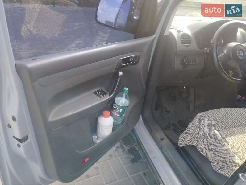 Вантажний фургон Volkswagen Caddy 2011 в Дніпрі