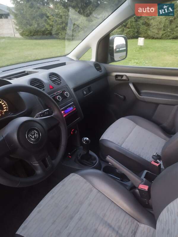 Грузовой фургон Volkswagen Caddy 2013 в Виннице