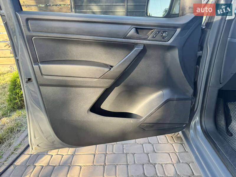 Грузопассажирский фургон Volkswagen Caddy 2015 в Кривом Роге
