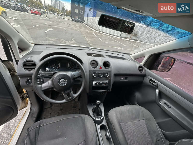 Грузовой фургон Volkswagen Caddy 2012 в Киеве