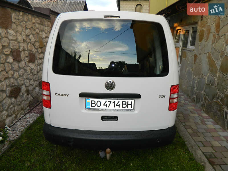 Грузовой фургон Volkswagen Caddy 2011 в Почаеве