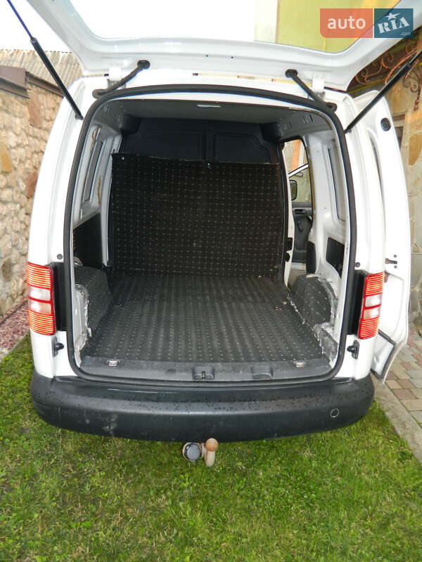 Грузовой фургон Volkswagen Caddy 2011 в Почаеве