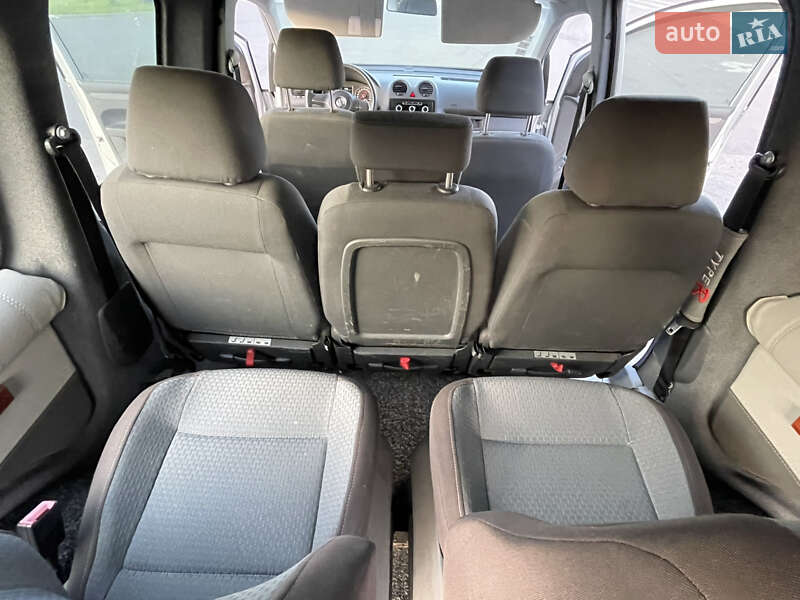 Минивэн Volkswagen Caddy 2011 в Солотвине фото 28 Минивэн Volkswagen Caddy 2011 в Солотвине