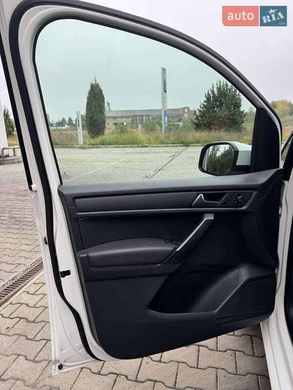 Минивэн Volkswagen Caddy 2016 в Львове