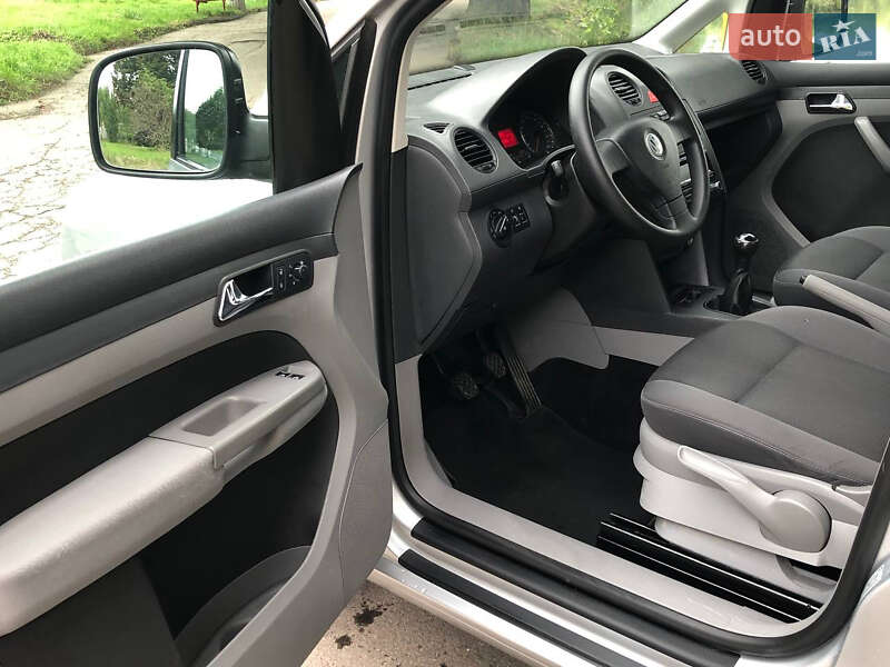 Минивэн Volkswagen Caddy 2010 в Ровно