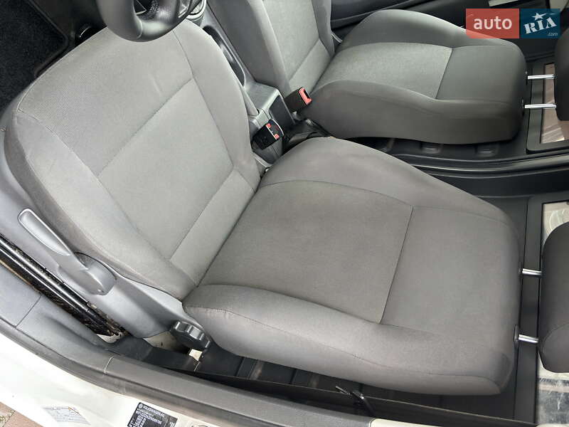 Грузовой фургон Volkswagen Caddy 2015 в Житомире