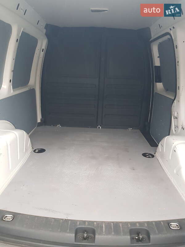 Грузовой фургон Volkswagen Caddy 2018 в Остроге