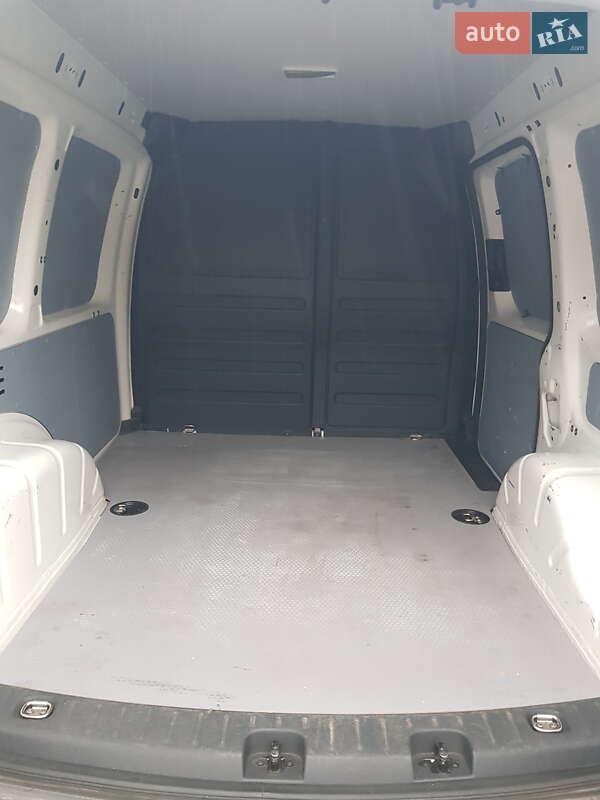 Грузовой фургон Volkswagen Caddy 2018 в Остроге