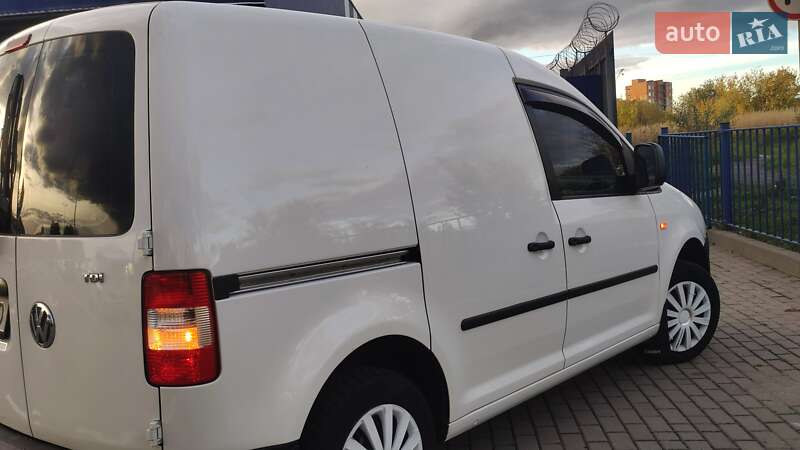 Грузовой фургон Volkswagen Caddy 2006 в Дрогобыче