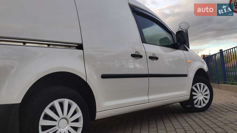 Грузовой фургон Volkswagen Caddy 2006 в Дрогобыче