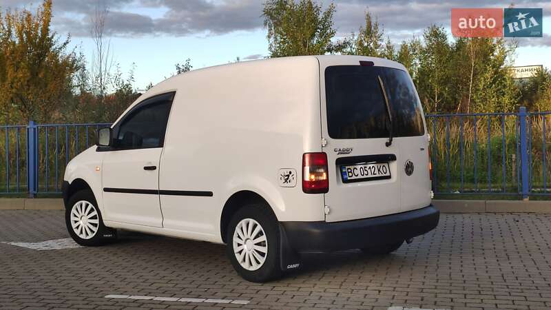Грузовой фургон Volkswagen Caddy 2006 в Дрогобыче