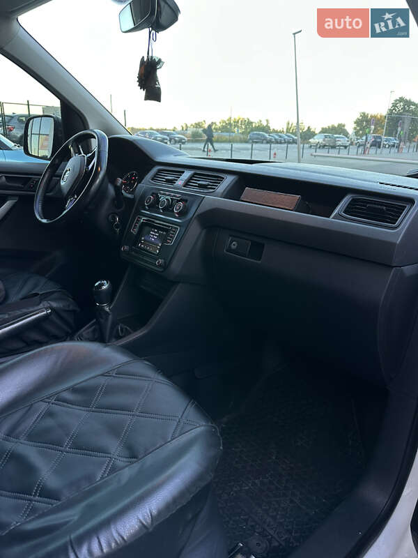 Минивэн Volkswagen Caddy 2015 в Ровно