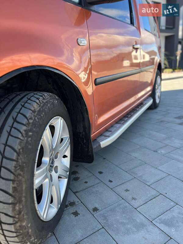 Минивэн Volkswagen Caddy 2008 в Вараше