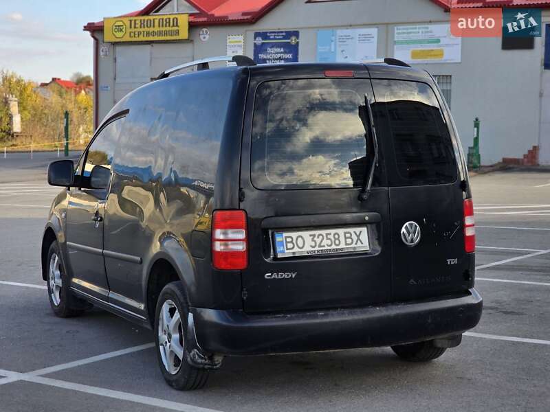 Вантажний фургон Volkswagen Caddy 2012 в Тернополі