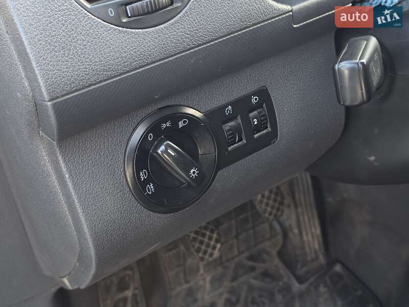 Вантажний фургон Volkswagen Caddy 2012 в Тернополі