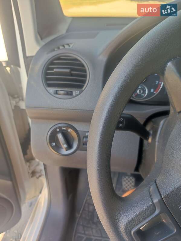 Грузовой фургон Volkswagen Caddy 2013 в Баре