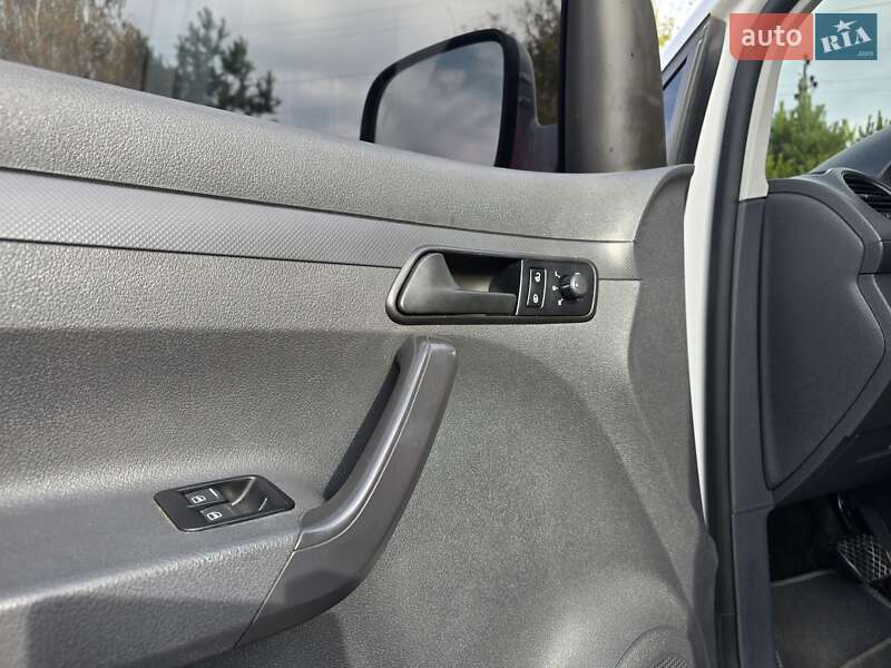 Минивэн Volkswagen Caddy 2014 в Хмельницком