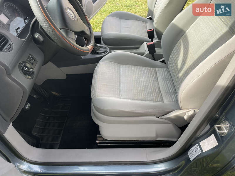 Минивэн Volkswagen Caddy 2008 в Староконстантинове